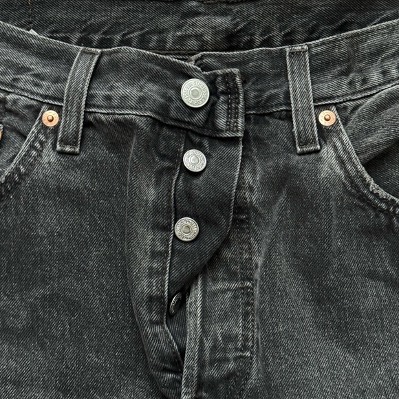 Levi's Black Straight Jeans with Signature Denim Texture - Picture 3 of 5